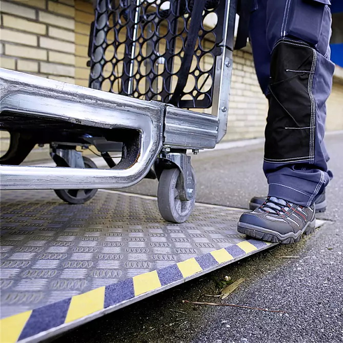 Protuklizna ljepljiva traka tesa 60951 crno žuta - Slika 3